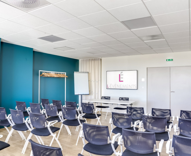 Salle 5 en configuration conférence Salle 5 en format conférence