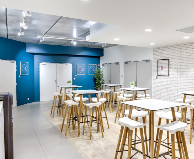 Espace détente Espace détente devant les salles S1, S2 et S3